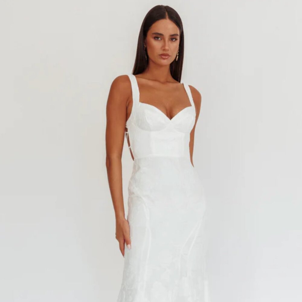 Elegant White Maxi Dress